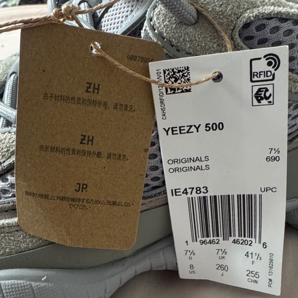 Yeezy 500 - Picture 2 of 6